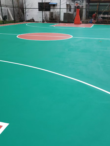 宾县 球场长期使用易出现地面开裂